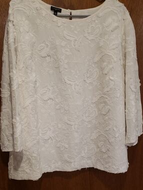 Talbots White Cotton Lined Floral  Embroidered Long Sleeve Top